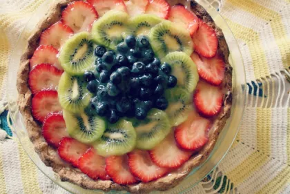 Dietetyczna tarta z budyniem i owocami